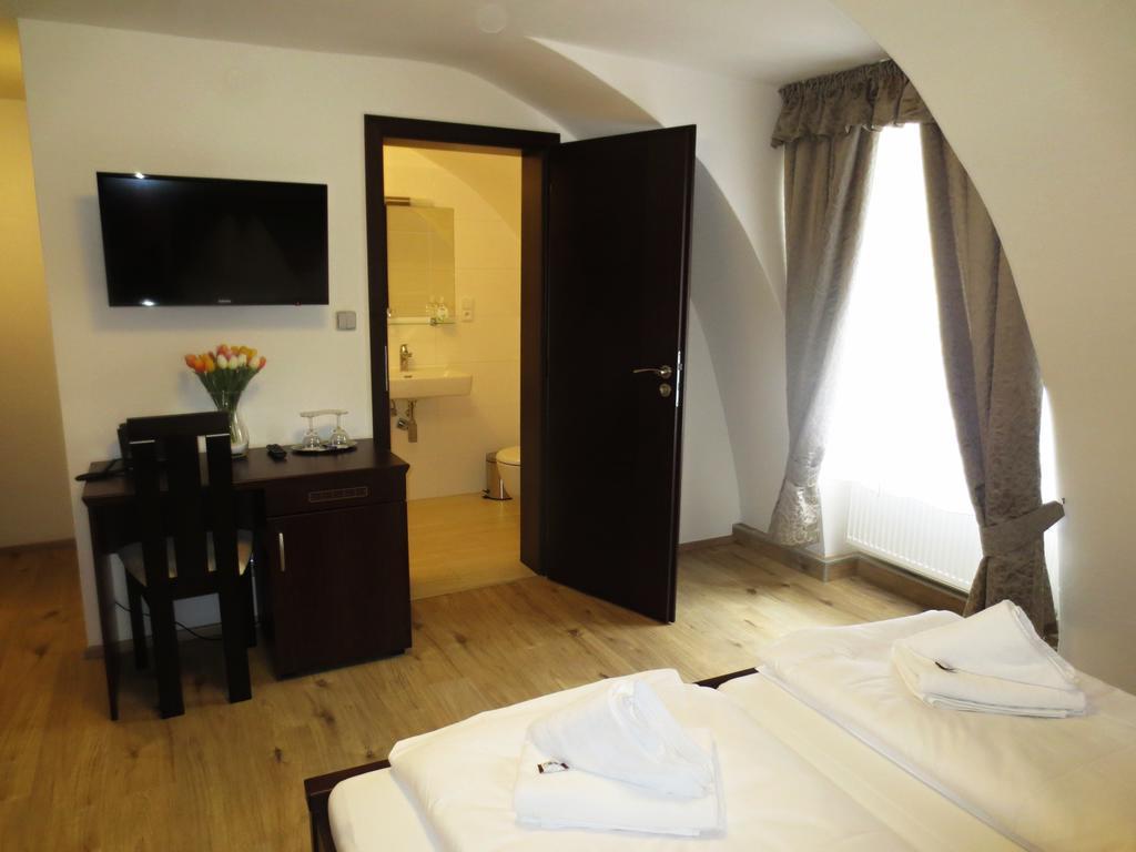 Hotel Hubertus Valtice Rum bild