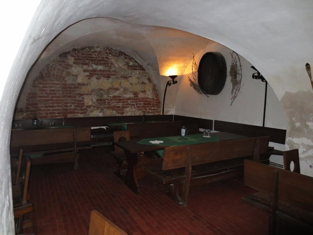 Hotel Hubertus Valtice Exteriör bild